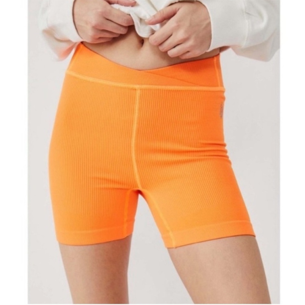 FREE PEOPLE Movement Free Throw Biker Shorts in Neon Orange Size Small